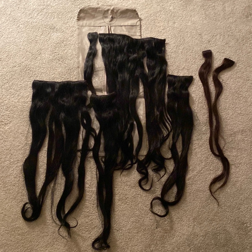7 black wefts. Bellami hair extensions with clips attached.